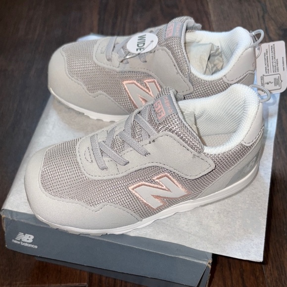New Balance Kids' Light Gray Hook and Loop Sneakers - Picture 4 of 6